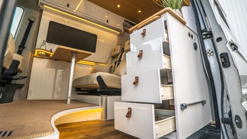 THE JUGGERNAUT – 5 berth Volkswagen bus from 2016