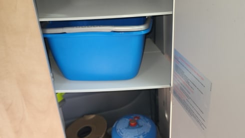 Nuggie – 4-5 seater 2008 Ford Nugget with high roof 