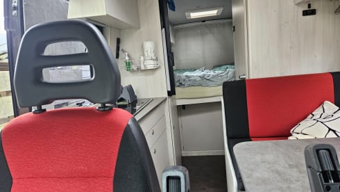 Black Beauty – Kingsize fixed length beds, 2p camper complete