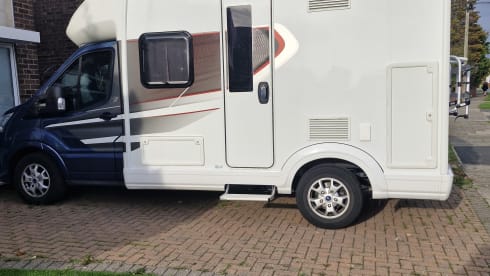 Freddie – 4 berth Ford F60, 2021 plate
