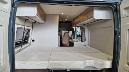MOBILHOMIE – Campervan Burstner automatic met popup dak (4 slaapplaatsen)