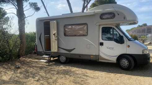 De Comfort Cruiser – Your Own Home on Wheels! Luxurious, Spacious and Reliable Hymer Alcove Camper