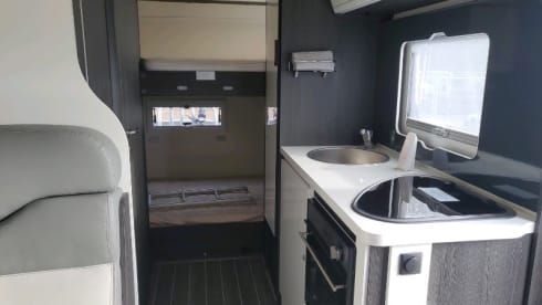 Zefiro 675  – 2022 Roller Team Zefiro 675 automatic 6 berth + 6 belts 