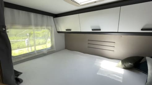 6 Persons with Alcove Sun Living