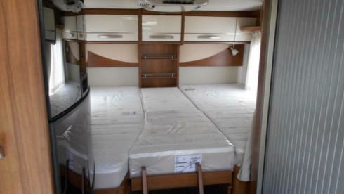 Beemster 7 – Hymer, 2 person camper, automatic with many options