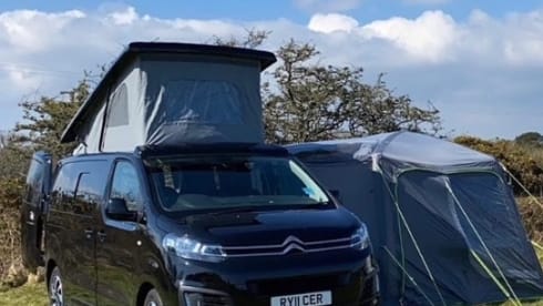 Pookie – Pookie the Citroen Dispatch Campervan with Pop roof