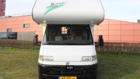 Sleek KNAUS Traveler 4p, 5.5m and double air conditioning!