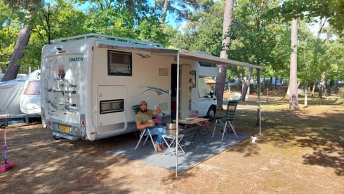 Campie  – Spacious 5p camper with XXL garage 