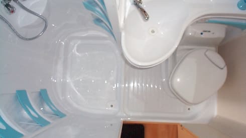 Super plenty of indoor space. Pleasant light inside. Completely self-sufficient.