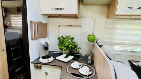 1. DelBi – Luxury mobile home Bürstner Delfin IT726