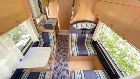 Giuliana – Camper 6 posti viaggio e 6 posti letto