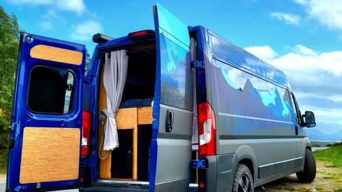 Stunning cosy Edinburgh camper, perfect for exploring Scotland