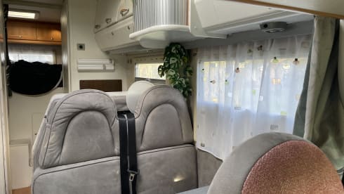 Ons huisje – Off-grid 5P alkoof Adria met Maxxfan