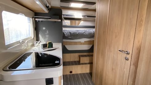 Mielke – Spacious Mobilhome Rollerteam Zefiro Plus 298TL 5 persons - Automatic