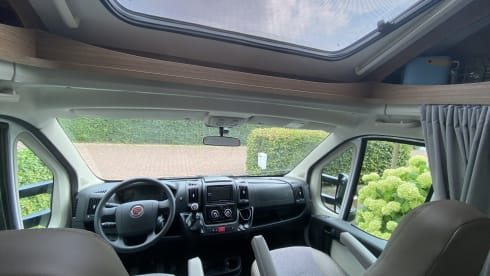 4P Luxury Carado Camper fully equipped