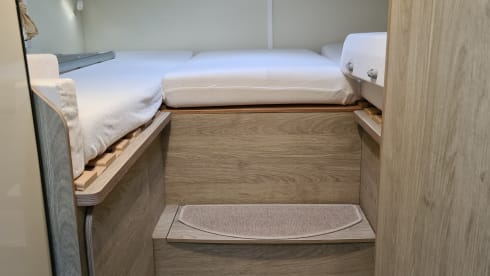 Dolly – Luxury camper with plenty of storage space.