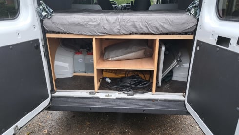 Peugeot boxer with fixed bed and large lifting roof