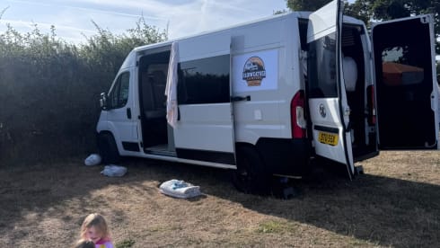 Camping-car Vauxhall Movano 2 couchages entièrement autonome, construction neuve 