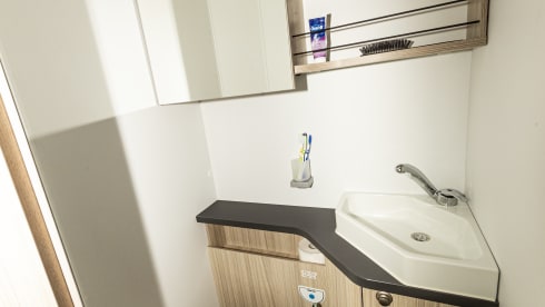 Ittercampers – 6p Sun Living semi-integrated from 2022