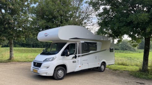 Luxurious and modern family camper for 4 (5-6) people