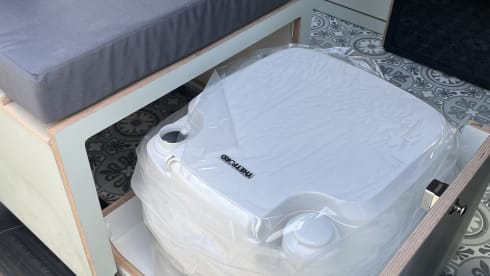 2 pers. Gezellige Camper met nieuw interieur !! – WINTER RATE, from 4 weeks rental, € 50.00 per day!   