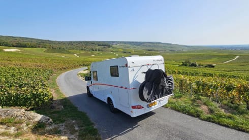 Almost new compact Sunlight (Hymer) type V66 with complete inventory