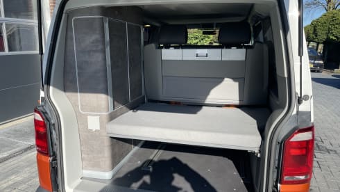 Aloha beach camper Orange – VW T6 Automatic