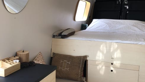Ivy – Spacious Iveco Daily campervan