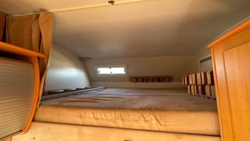 Rimor Elliot alcove 6 persons (6 belt and sleeping places)