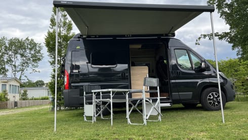 Super cool Hymer Ayers Rock bus camper for 2 people