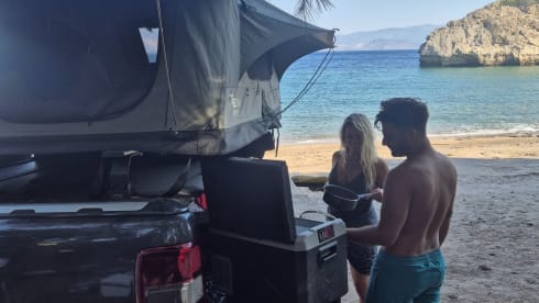 FORD RANGER 2 ROOFTOP TENT – Ford Ranger Wildtrack Auto (2 roof-top tents, ideal for up to 5 people)