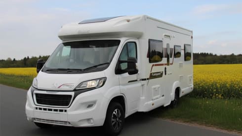 Darcy – Luxury 6 berth motorhome includes insurance and breakdown