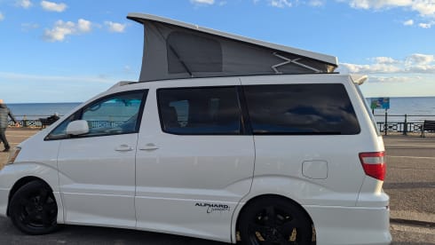 Alph – Cute Campervan 3 berth Toyota Alphard Auto