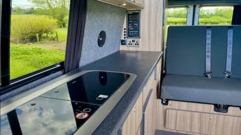 Violet – Camper Volkswagen a 4 posti letto del 2011