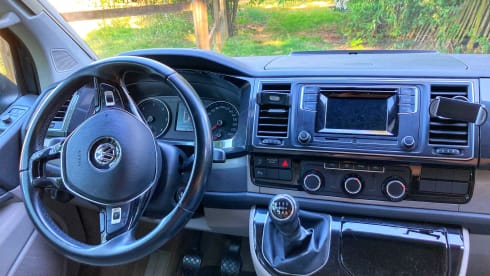 Toontje – Toontje: 4p Volkswagen campervan from 2017