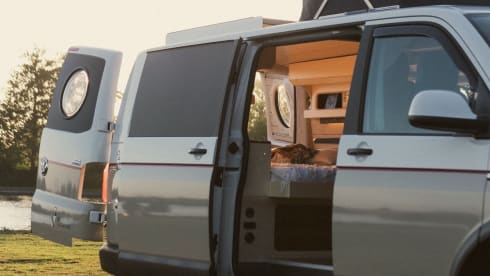 The Vancrafters – 2p Volkswagen campervan The Vancrafters Interior