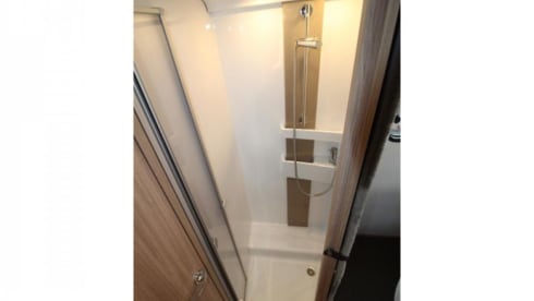 Campi – Luxury 2p Bürstner with queen bed, air conditioning and inverter 