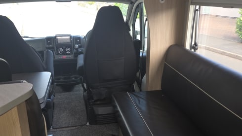 Weinsberg-bus met 4 slaapplaatsen uit 2019