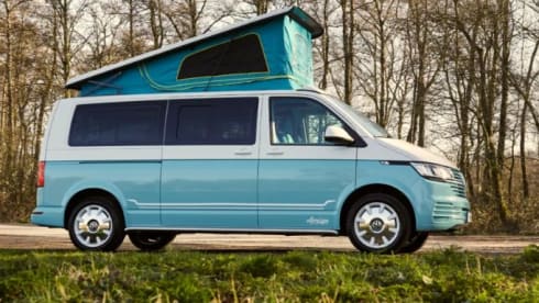  Hippie – 2020 4-person Volkswagen campervan