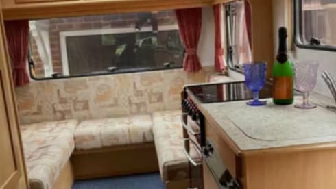 Luna – 4 berth Peugeot alcove from 2001