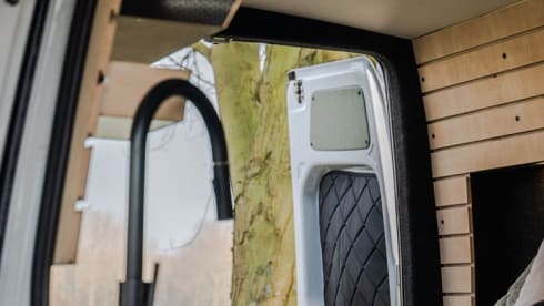 The Beast expeditie camper – 3p Mercedes-Benz bus from 2023