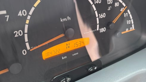 Bennie Benz – 2p Mercedes-Benz campervan uit 2003