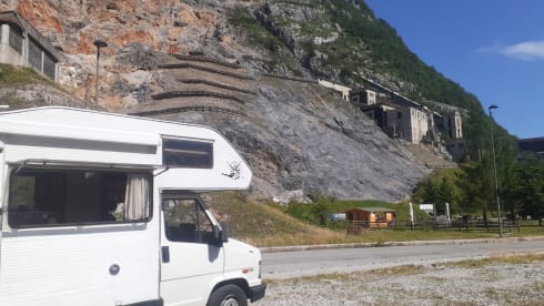 Greenshare – Camper Time Machine: Vintage Travel for Epic Adventures!
