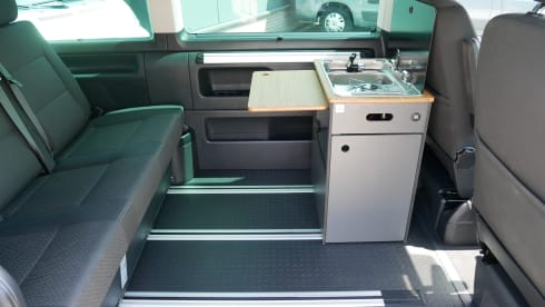 Volkswagen T6 Multivan 5 to 7 seats with pop-up roof!