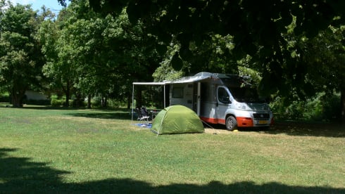 Bürstner Ixeo Quadra – Luxurious and neat 4 person Bürstner in beautiful colors