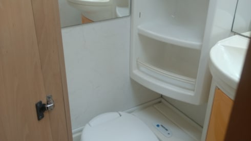 6 person family camper for rent xxl garage dinette bunk strong engine