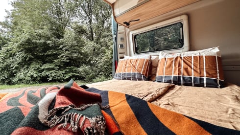 CLAY & GRACE - home away from home – 2-person Knaus bus camper from 2019 - with special design