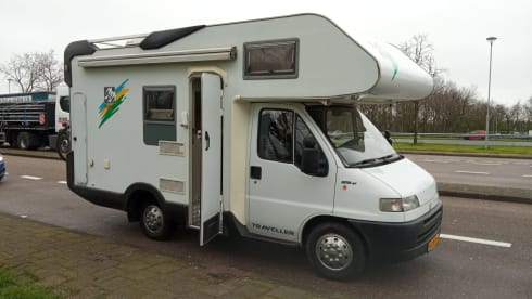 Sleek KNAUS Traveler 4p, 5.5m and double air conditioning!