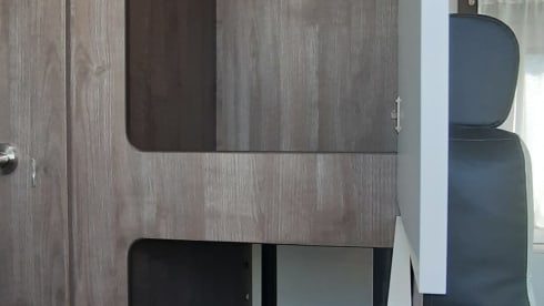 Enya – 4p Benimar semi-integrated uit 2024