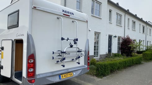 Length beds! Adria Coral S670SL new condition